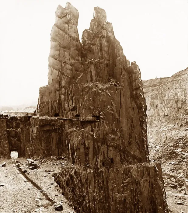 Framed Print : Penrhyn Slate Quarry near Bethesda Victorian period