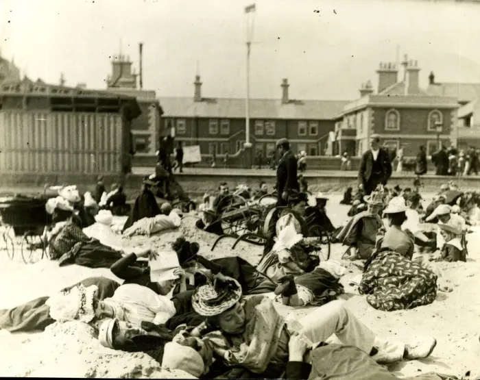 Framed Print : People on the beach, Great Yarmouth, Norfolk Framed Print : People on the beach, Great Yarmouth, Norfolk