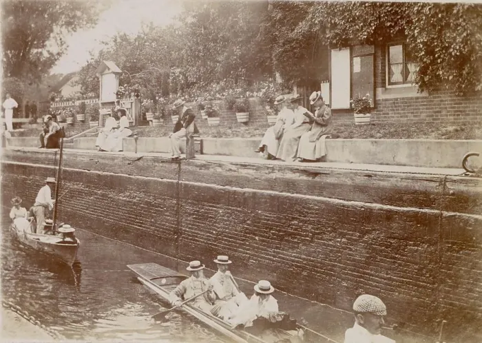 Framed Print : People boating on a canal, with spectators above them, possibly in Oxfordshire Date: circa 1890 Framed Print : People boating on a canal, with spectators above them, possibly in Oxfordshire Date: circa 1890