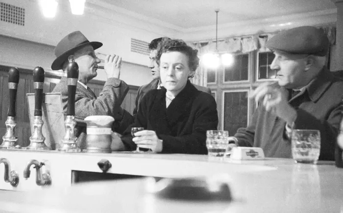 Framed Print : people having an evening drink, , Ilford. Essex Framed Print : people having an evening drink, , Ilford. Essex