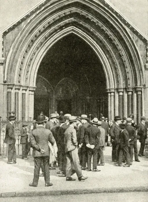 Framed Print : People outside the Law Courts, Fleet Street, London Framed Print : People outside the Law Courts, Fleet Street, London