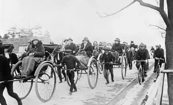 Framed Print : People being pulled in rickshaws sightseeing in Japan Framed Print : People being pulled in rickshaws sightseeing in Japan