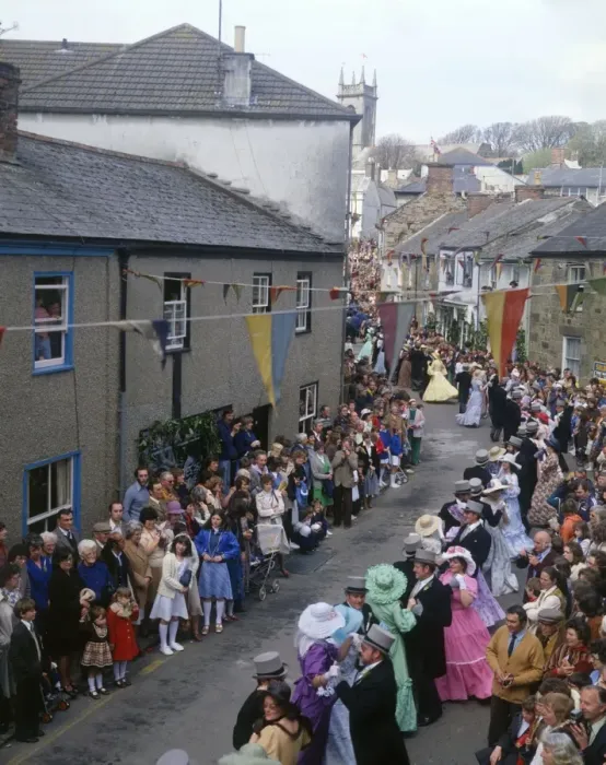 Framed Print : People taking part in Helston Floral Dance, Cornwall