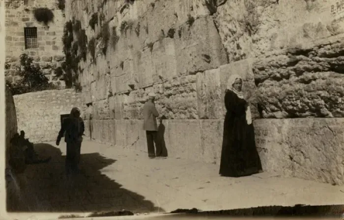 Framed Print : People at the Wailing Wall, Jerusalem Framed Print : People at the Wailing Wall, Jerusalem