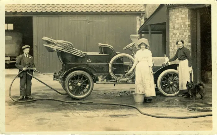 Framed Print : People Washing a C1909 Napier Vintage Car Framed Print : People Washing a C1909 Napier Vintage Car