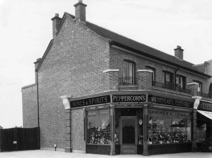 Framed Print : PEPPERCORNS OFF LICENCE Framed Print : PEPPERCORNS OFF LICENCE