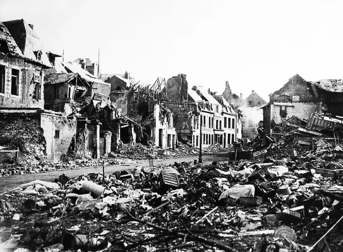 Framed Print : Peronne, France in March 1917 Framed Print : Peronne, France in March 1917