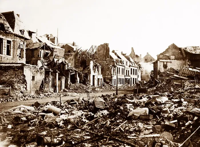 Framed Print : Peronne, France in March 1917 Framed Print : Peronne, France in March 1917