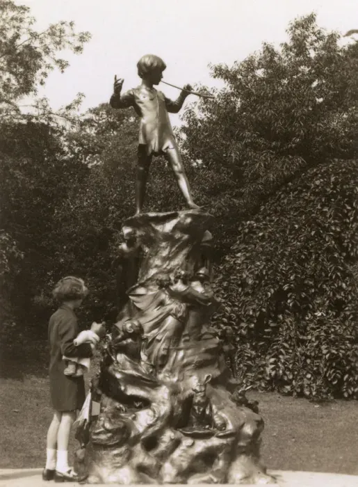 Framed Print : Peter Pan statue, Kensington Gardens, London Framed Print : Peter Pan statue, Kensington Gardens, London