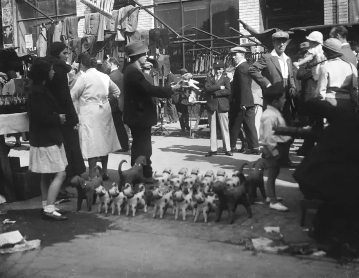 Framed Print : Petticoat Lane 1930S Framed Print : Petticoat Lane 1930S