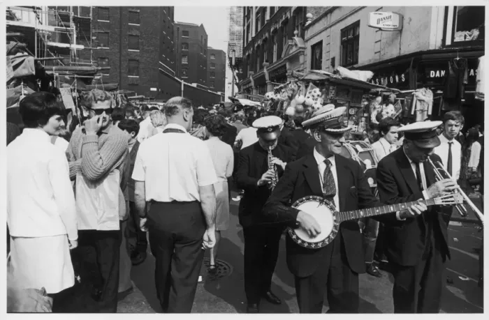 Framed Print : Petticoat Lane / 1960S Framed Print : Petticoat Lane / 1960S