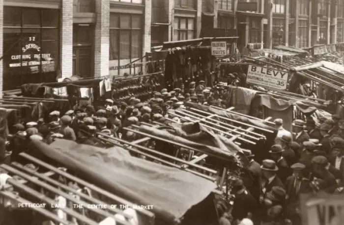 Framed Print : Petticoat Lane, London - Centre of the Market Framed Print : Petticoat Lane, London - Centre of the Market