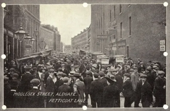 Framed Print : Petticoat Lane, London - Middlesex Street, Aldgate