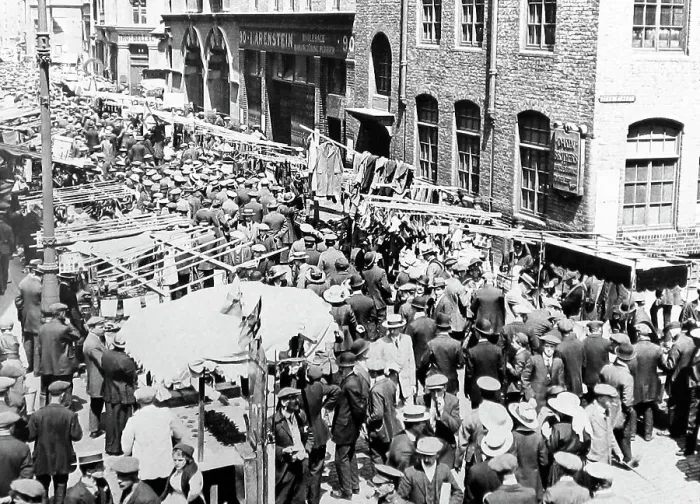 Framed Print : Petticoat Lane Market, London Framed Print : Petticoat Lane Market, London