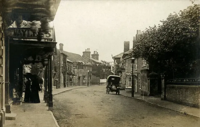 Framed Print : Pewsey, Wiltshire - High Street with Waylens Grocery (left) Framed Print : Pewsey, Wiltshire - High Street with Waylens Grocery (left)