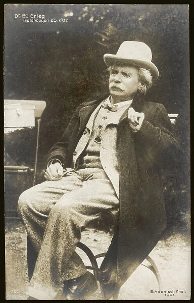 Photo, Grieg Relaxing