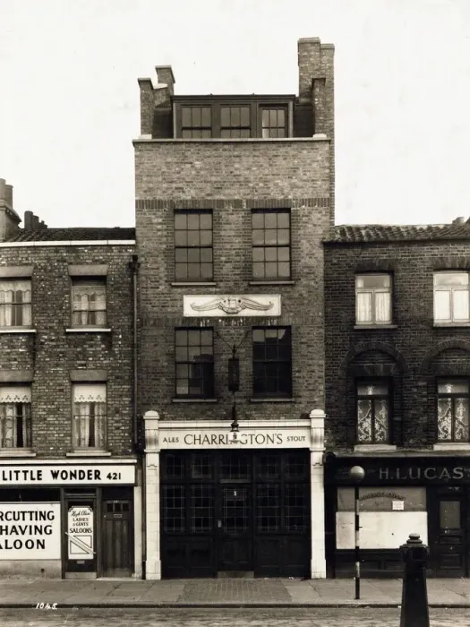 Framed Print : Photograph of Albion PH, Bethnal Green, London Framed Print : Photograph of Albion PH, Bethnal Green, London