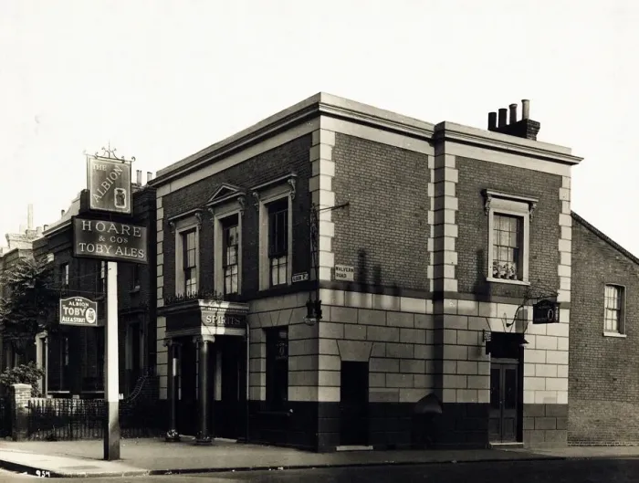 Framed Print : Photograph of Albion PH, Dalston, London Framed Print : Photograph of Albion PH, Dalston, London