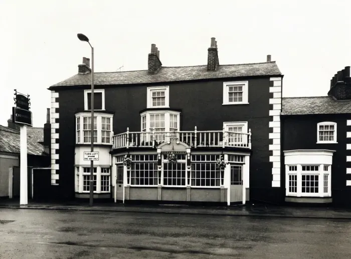 Framed Print : Photograph of Albion PH, East Molesey, Surrey Framed Print : Photograph of Albion PH, East Molesey, Surrey