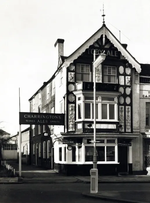 Framed Print : Photograph of Albion PH, Epsom, Surrey Framed Print : Photograph of Albion PH, Epsom, Surrey