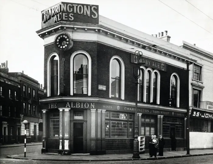 Framed Print : Photograph of Albion PH, Islington, London Framed Print : Photograph of Albion PH, Islington, London