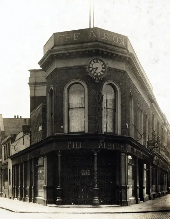 Framed Print : Photograph of Albion PH, Islington, London Framed Print : Photograph of Albion PH, Islington, London