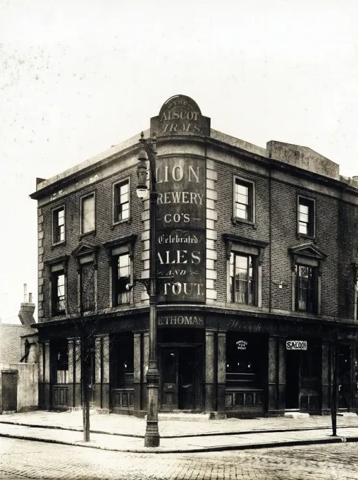 Framed Print : Photograph of Alscot Arms, Bermondsey, London Framed Print : Photograph of Alscot Arms, Bermondsey, London