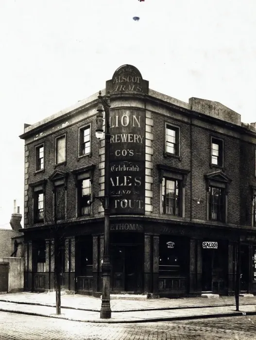 Framed Print : Photograph of Alscot Arms, Bermondsey, London Framed Print : Photograph of Alscot Arms, Bermondsey, London