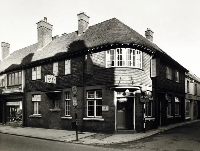 Framed Print : Photograph of Anchor Inn, Sevenoaks, Kent Framed Print : Photograph of Anchor Inn, Sevenoaks, Kent