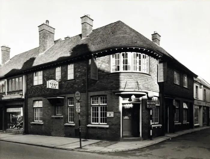 Framed Print : Photograph of Anchor Inn, Sevenoaks, Kent Framed Print : Photograph of Anchor Inn, Sevenoaks, Kent
