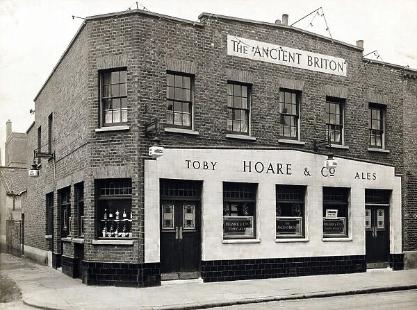 Photograph of Ancient Briton PH, Bow, London