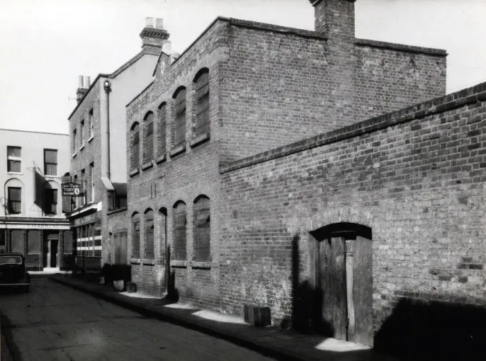 Framed Print : Photograph of Angel & Crown PH, Bethnal Green (Old), London Framed Print : Photograph of Angel & Crown PH, Bethnal Green (Old), London