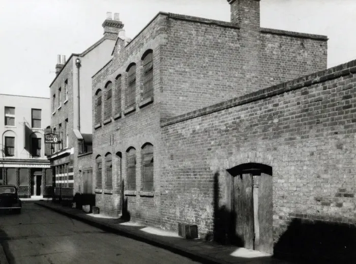 Framed Print : Photograph of Angel & Crown PH, Bethnal Green (Old), London Framed Print : Photograph of Angel & Crown PH, Bethnal Green (Old), London