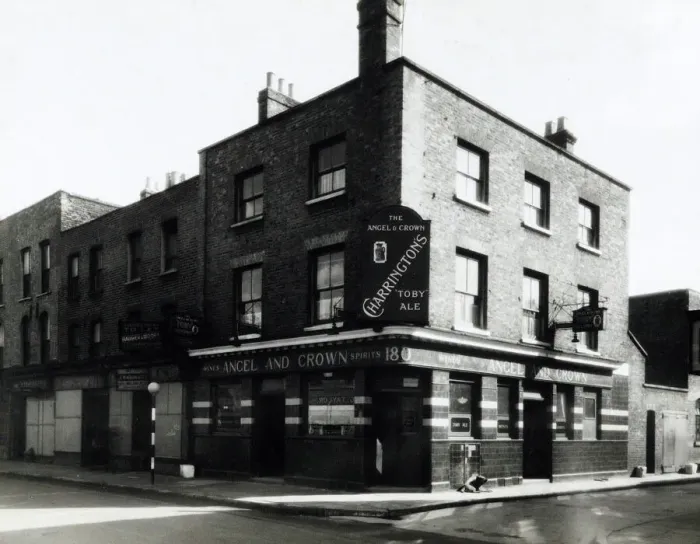 Framed Print : Photograph of Angel & Crown PH, Bethnal Green (Old), London Framed Print : Photograph of Angel & Crown PH, Bethnal Green (Old), London