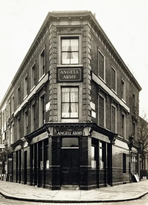 Framed Print : Photograph of Angell Arms, Brixton, London Framed Print : Photograph of Angell Arms, Brixton, London