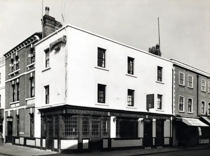 Framed Print : Photograph of Apple Market Inn, Kingston, Surrey Framed Print : Photograph of Apple Market Inn, Kingston, Surrey
