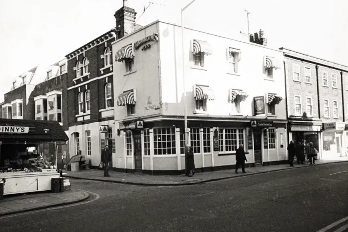 Framed Print : Photograph of Apple Market Inn, Kingston, Surrey Framed Print : Photograph of Apple Market Inn, Kingston, Surrey