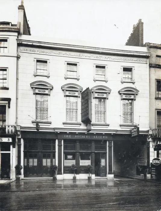 Framed Print : Photograph of Archery Tavern, Bayswater, London Framed Print : Photograph of Archery Tavern, Bayswater, London