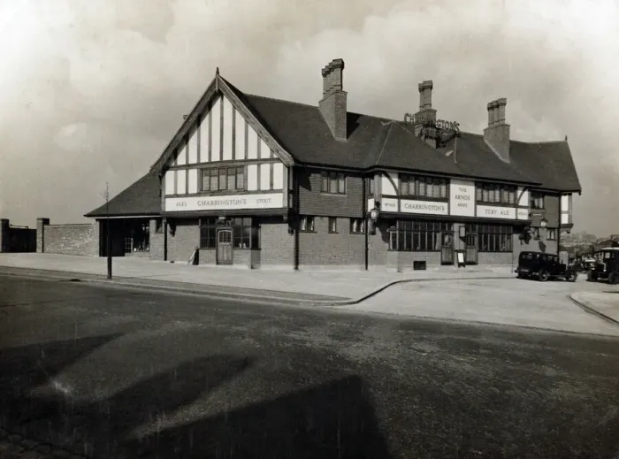 Framed Print : Photograph of Arnos Arms, Southgate, London Framed Print : Photograph of Arnos Arms, Southgate, London