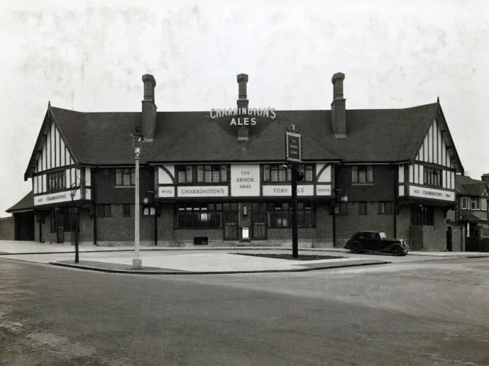 Framed Print : Photograph of Arnos Arms, Southgate, London Framed Print : Photograph of Arnos Arms, Southgate, London