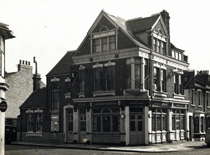 Framed Print : Photograph of Bakers Arms, West Ham, London Framed Print : Photograph of Bakers Arms, West Ham, London