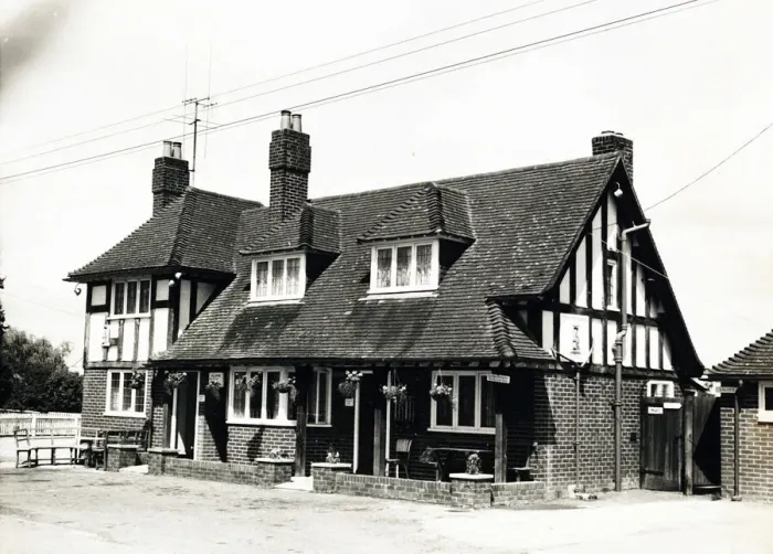 Framed Print : Photograph of Barley Mow PH, Blewbury, Oxfordshire Framed Print : Photograph of Barley Mow PH, Blewbury, Oxfordshire