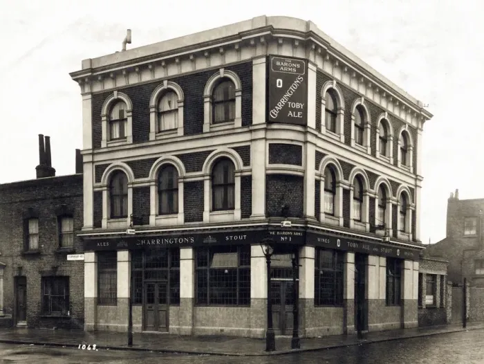 Framed Print : Photograph of Barons Arms, Rotherhithe, London Framed Print : Photograph of Barons Arms, Rotherhithe, London