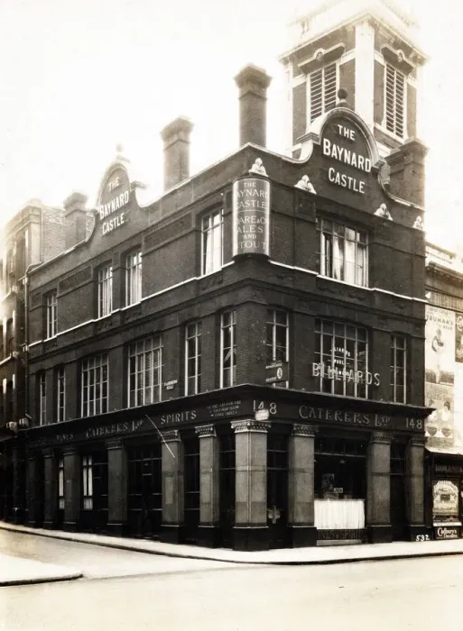 Framed Print : Photograph of Baynard Castle PH, EC4, London Framed Print : Photograph of Baynard Castle PH, EC4, London
