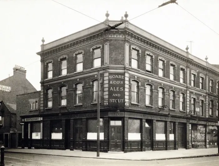 Framed Print : Photograph of Beaumont Arms, Shepherds Bush, London Framed Print : Photograph of Beaumont Arms, Shepherds Bush, London