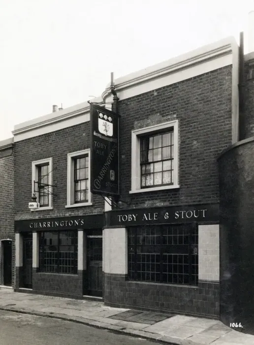 Framed Print : Photograph of Bedford Arms, Fulham, London Framed Print : Photograph of Bedford Arms, Fulham, London