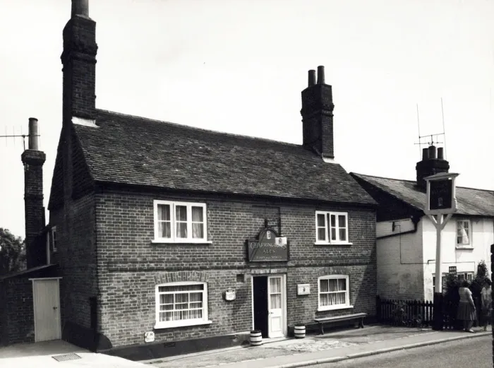 Framed Print : Photograph of Beehive PH, Riverhead, Kent
