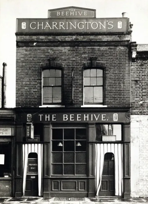 Framed Print : Photograph of Beehive PH, Wandsworth, London Framed Print : Photograph of Beehive PH, Wandsworth, London