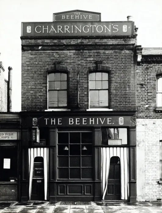 Framed Print : Photograph of Beehive PH, Wandsworth, London Framed Print : Photograph of Beehive PH, Wandsworth, London