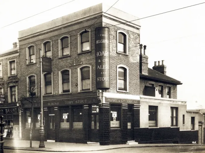 Framed Print : Photograph of Belgrave Tavern, Finchley, London Framed Print : Photograph of Belgrave Tavern, Finchley, London
